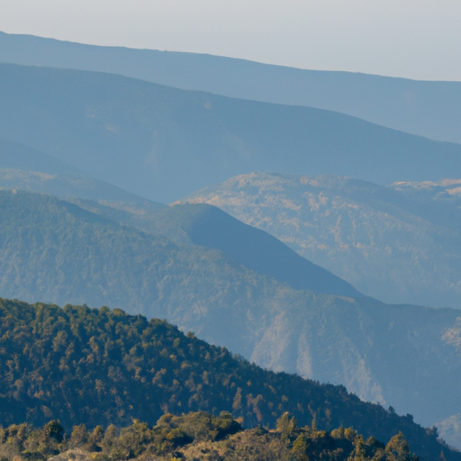 נוף עוצר נשימה של הרי הטרודוס, המדגיש את היופי הטבעי המגוון של קפריסין
