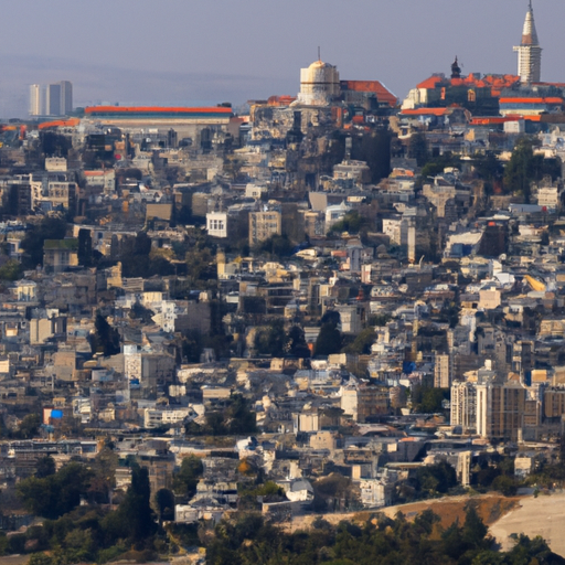 מבט פנורמי על ירושלים, המדגיש את משמעותה ההיסטורית והפוליטית.